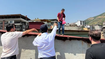 Şehir şehir dolaşıp intihar etmek istiyor. 242 kez denedi