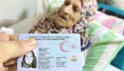 Hanuf Nine 5 kuşak torununu gördü, 171 kişilik aileye ulaştıHatay'da resmi kayıtlara göre 100 yaşında olan Hanuf Domrul, 5 kuşak torununu görerek 171 kişilik ailesinin büyümesine tanıklık etti.