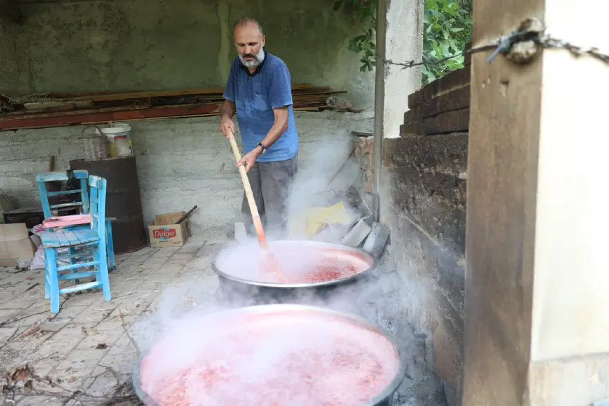 130 kilo kara kazanda vitamin hapına dönüşüyor. Çatlatma işleminden geçiriyorlar 3 130 kilo kara kazanda vitamin hapına dönüşüyor. Çatlatma işleminden geçiriyorlar 3