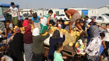 50 ton bedava dağıttı, 5 dakikada bitti. Tarlada tane fiyatı 5 TL