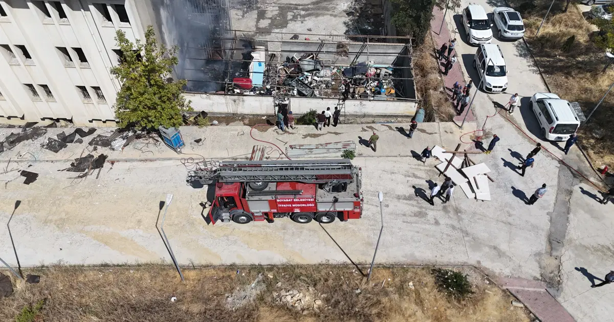 Sinop Boyabat'ta eski hastane binasında yangın çıktı
