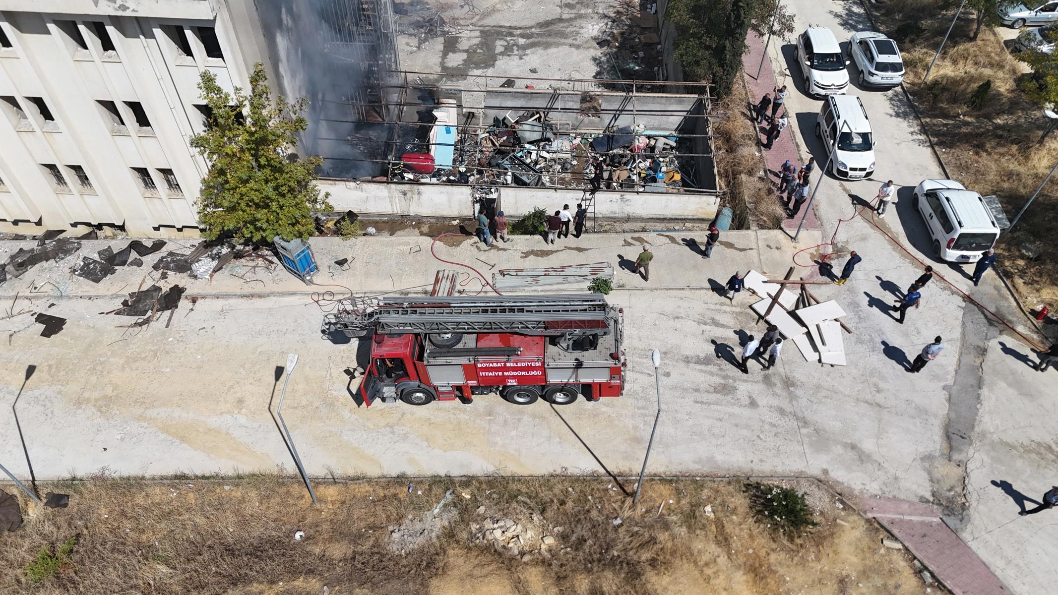 Sinop Boyabat'ta eski hastane binasında yangın çıktı