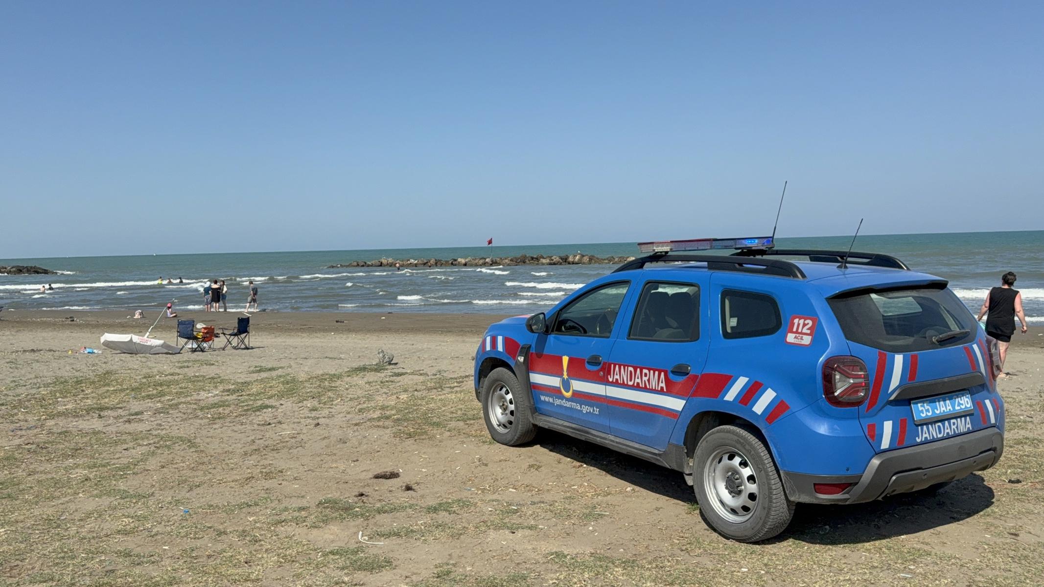 Samsun'da aynı sahilde 4 kişi hastaneye kaldırıldı