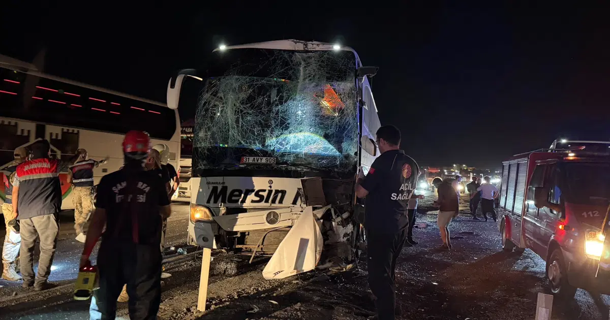 Şanlıurfa'da iki yolcu otobüsü çarpıştı, 13 kişi yaralandı