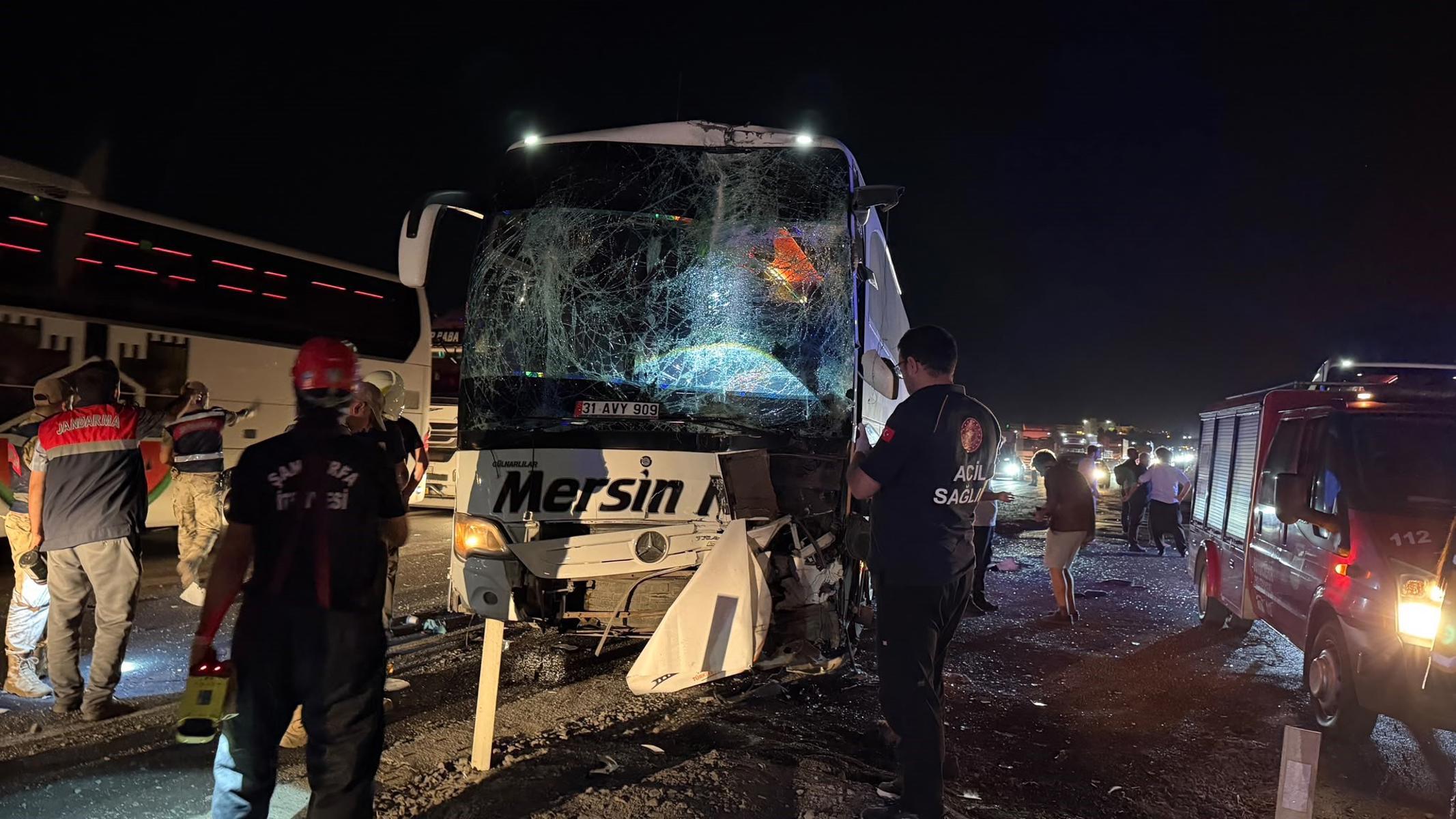 Şanlıurfa'da iki yolcu otobüsü çarpıştı, 13 kişi yaralandı