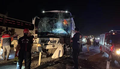 Şanlıurfa'da iki yolcu otobüsü çarpıştı, 13 kişi yaralandıŞanlıurfa'nın Siverek ilçesinde iki yolcu otobüsünün çarpışması sonucu 13 kişi yaralandı.