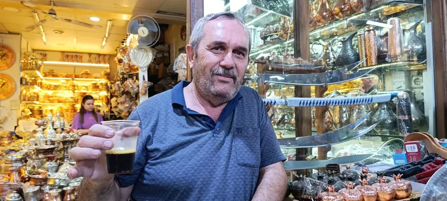 "KAHRAMANMARAŞ'IN MİLLİ İÇECEĞİDİR"
2 "KAHRAMANMARAŞ'IN MİLLİ İÇECEĞİDİR"
2