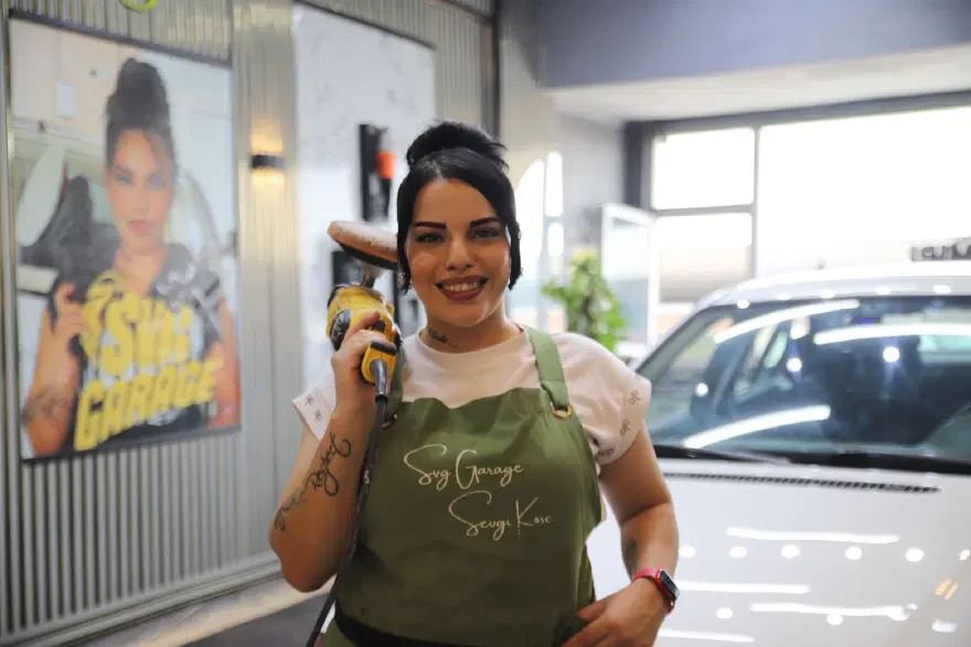 Sekreter olarak başladığı patron oldu. 26 yaşında kendi işini kurdu 1