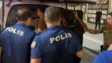 Oynaya oynaya gözaltına alındı