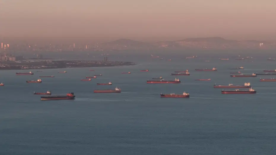 İstanbul açıklarındaki tanker yoğunluğu havadan görüntülendi