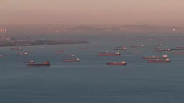 İstanbul açıklarındaki tanker yoğunluğu havadan görüntülendi