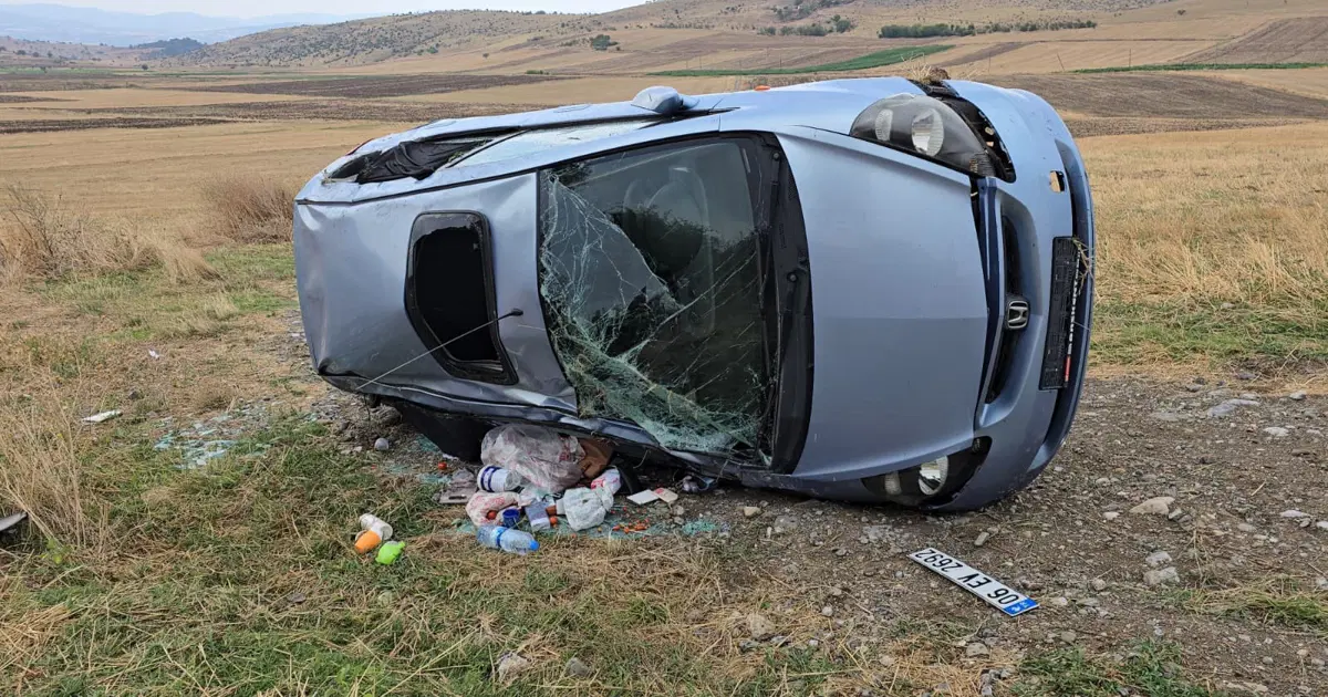 Samsun'da otomobil şarampole yuvarlandı. 1'i bebek 3 yaralı