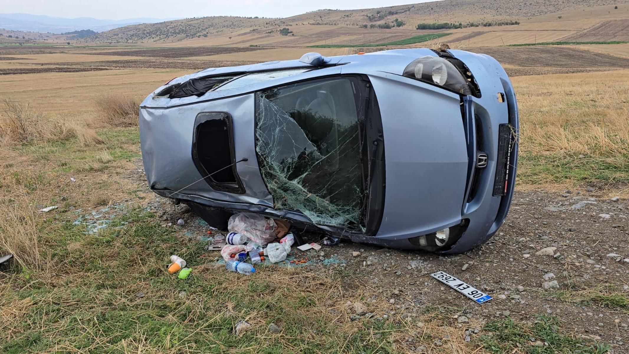 Samsun'da otomobil şarampole yuvarlandı. 1'i bebek 3 yaralı