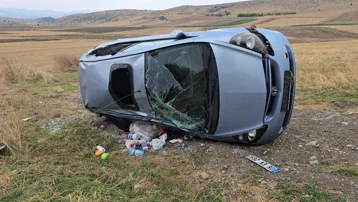 Samsun'da otomobil şarampole yuvarlandı. 1'i bebek 3 yaralı