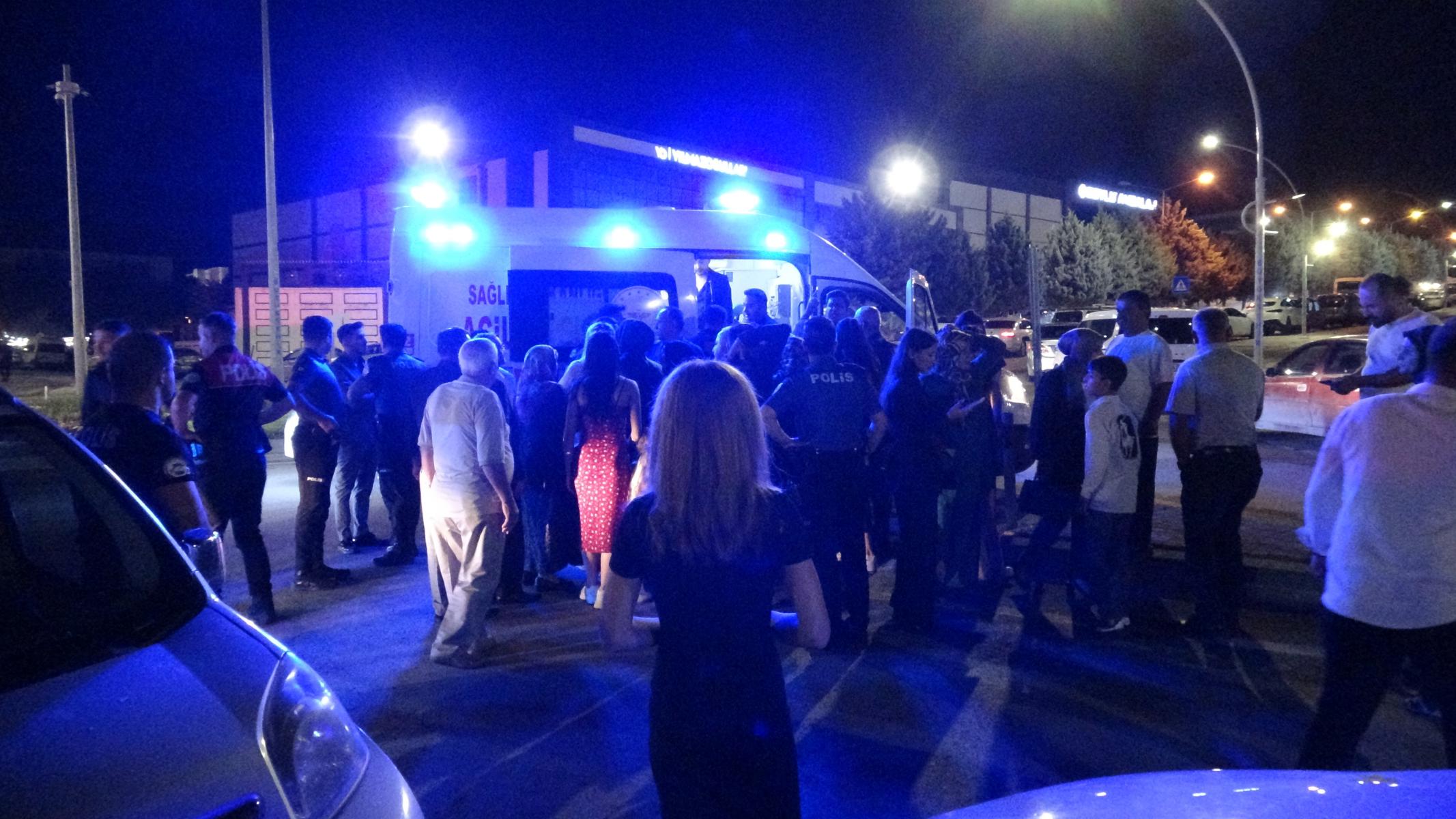 Malatya'da halayda "elini tuttun" kavgası: 3 yaralı