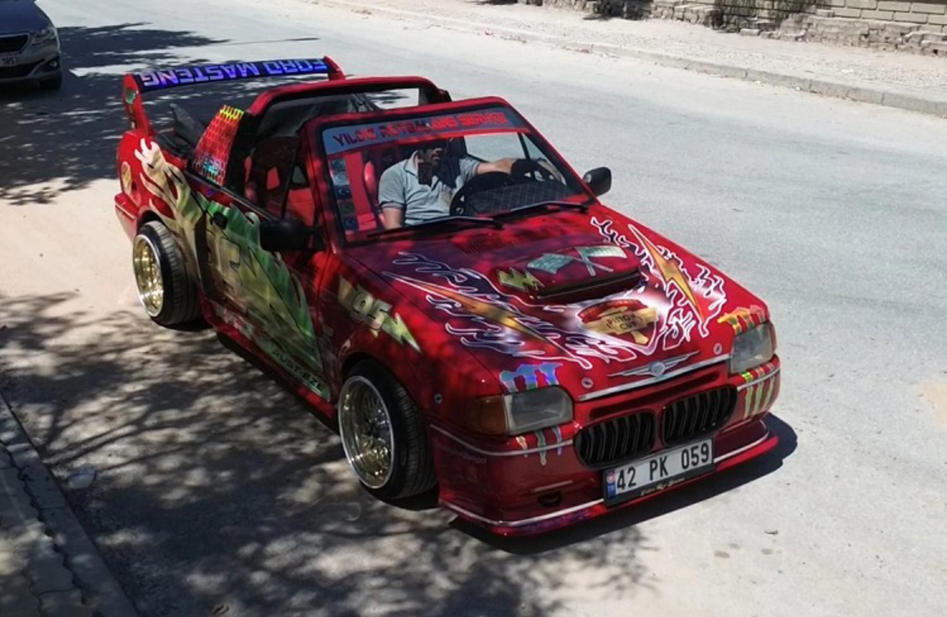 5 yıl üzerinde çalıştı, başardı. Aracını Şimşek McQueen'e çevirdi