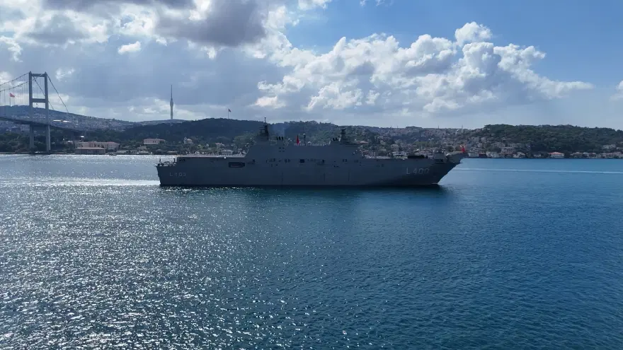 Donanma gemilerinden Boğaz’da 30 Ağustos geçişi 1