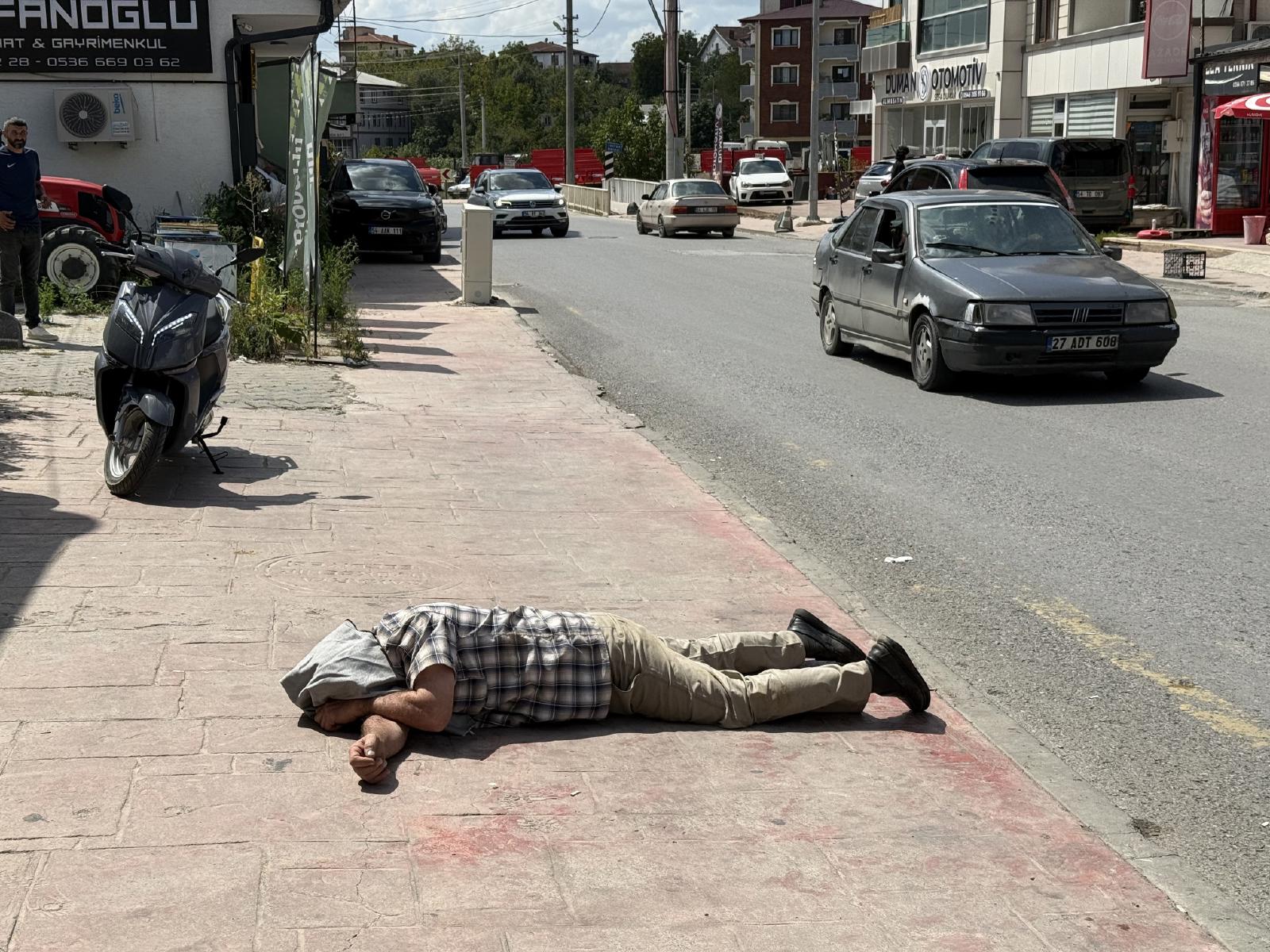 Polis ekiplerine direnen alkollü kişi “Ben mevtayım” dedi