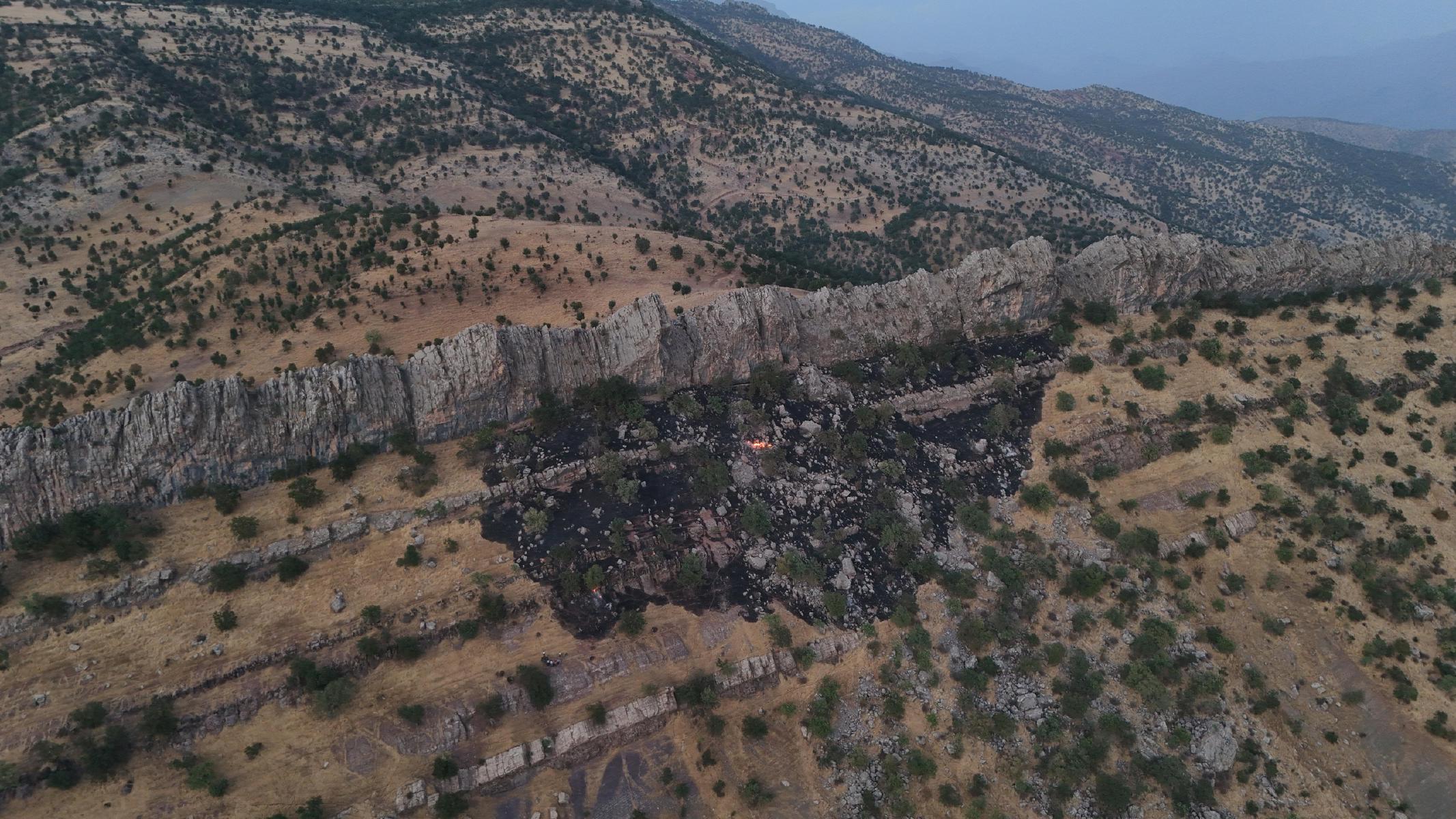 Ormanlık alanda çıkan yangın köylüler tarafından söndürüldü
