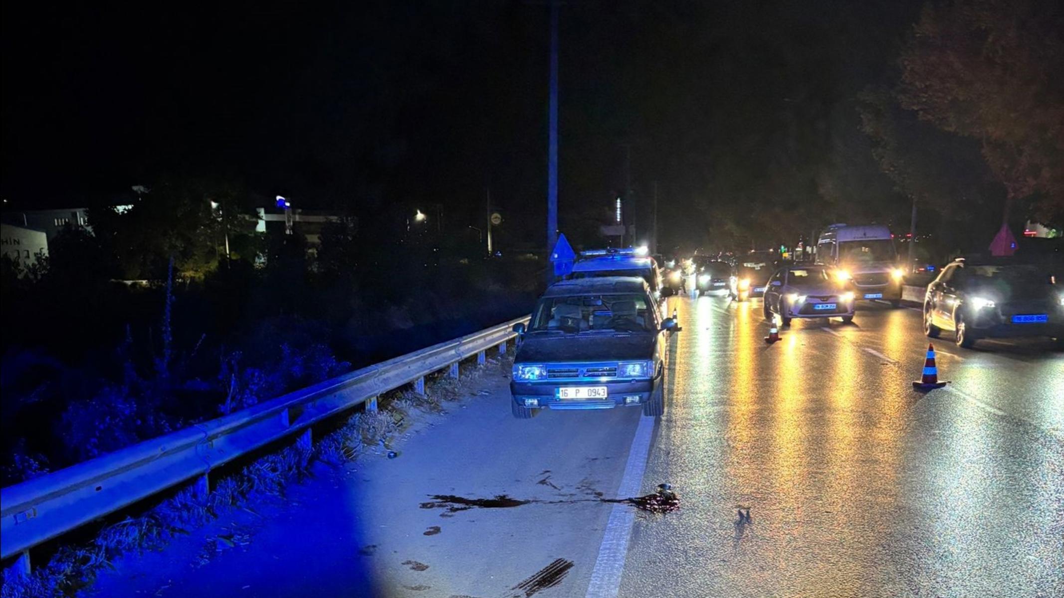 Aracına yakıt dolduran sürücüye kamyonet çarptı, hayatını kaybetti