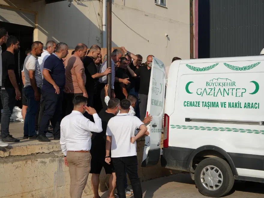 BALYEMEZ'İN CENAZESİ GAZİANTEP'E GETİRİLDİ 2 BALYEMEZ'İN CENAZESİ GAZİANTEP'E GETİRİLDİ 2