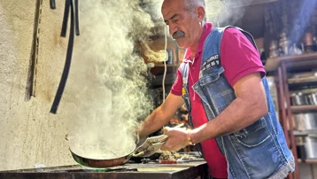 Mutfakların vazgeçilmeziydi artık unutuldu. Kendi kendine bu işi öğrenmiş