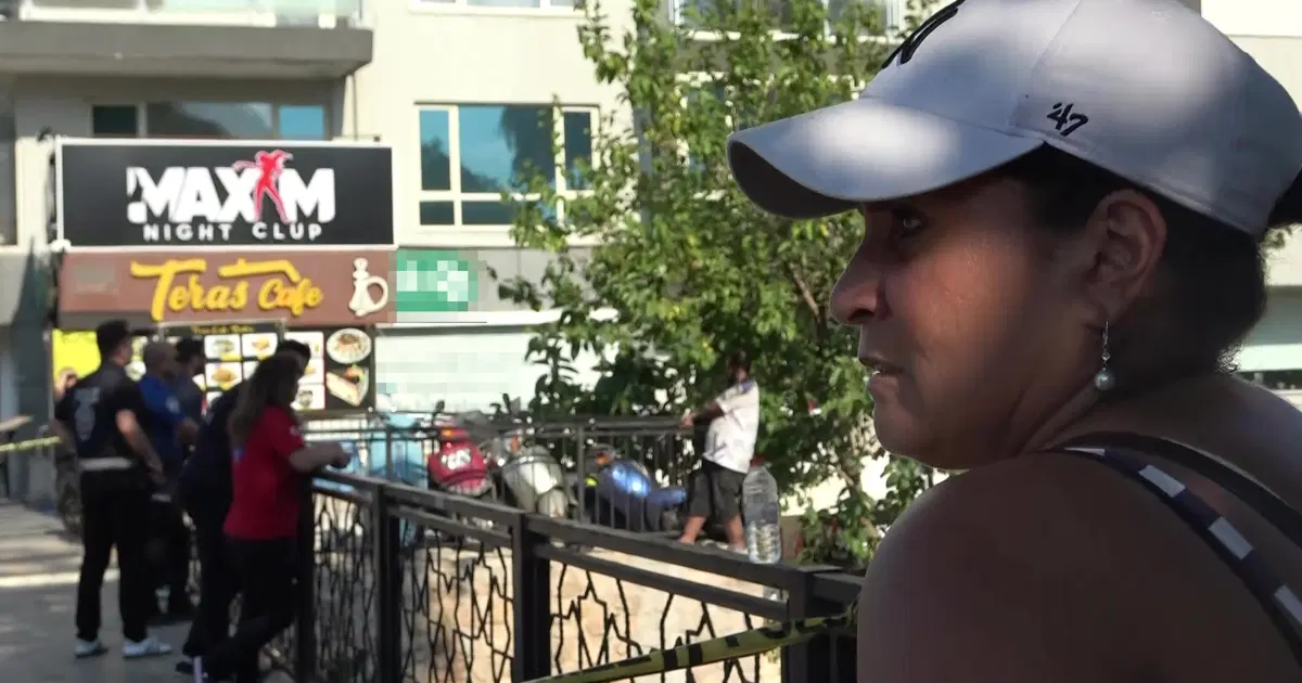 Korkuluklara tırmanan adam 3 saatte ikna edildi. Fransız kadın başından hiç ayrılmadı