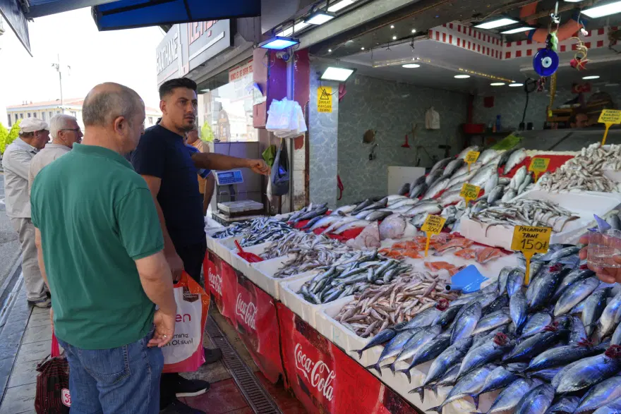 "VATANDAŞLAR PALAMUT YEMEKTEN BIKACAK"
1 "VATANDAŞLAR PALAMUT YEMEKTEN BIKACAK"
1