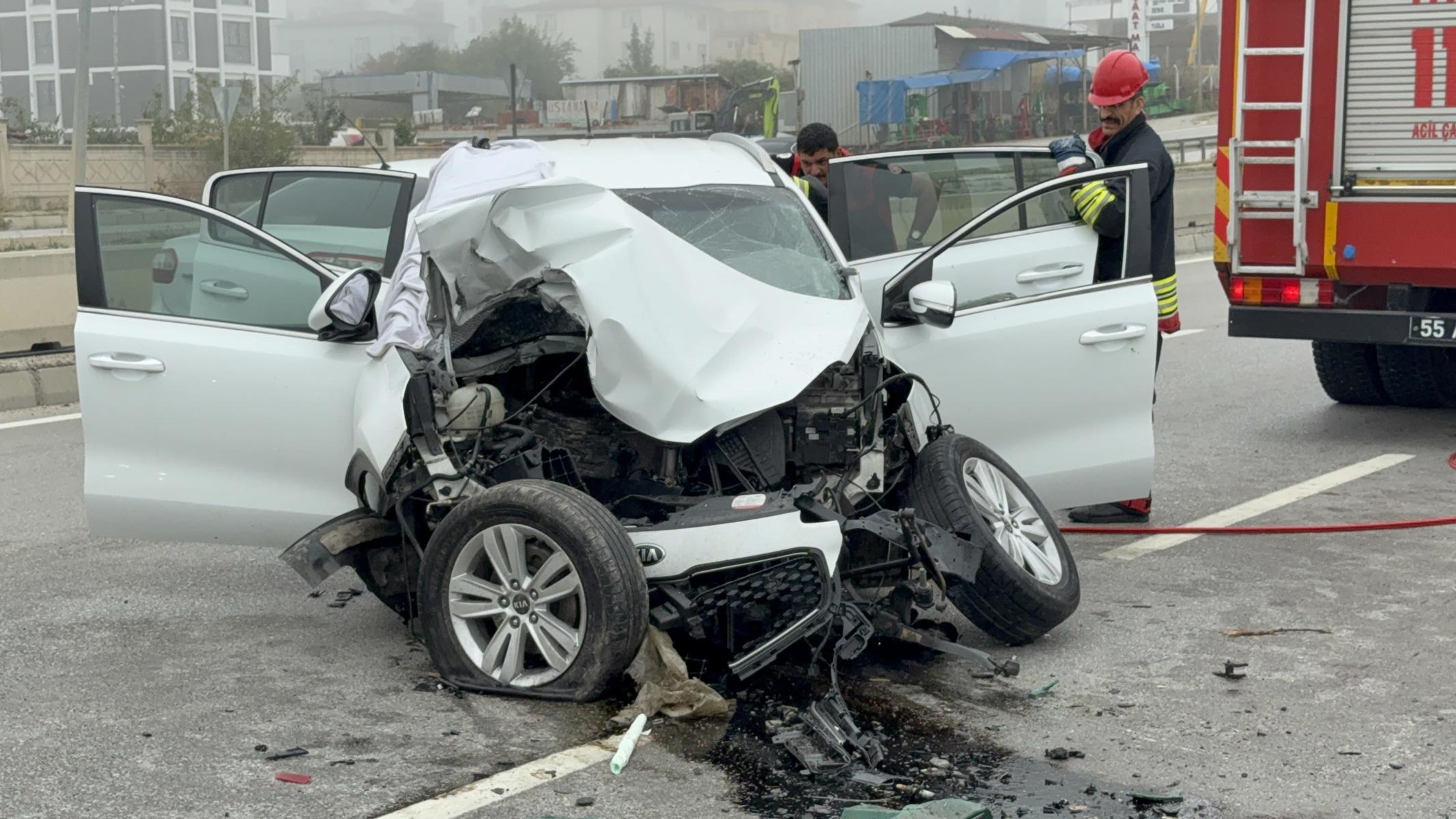 Samsun'da SUV tipi araç direğe çarptı. 1 ölü, 3 yaralı