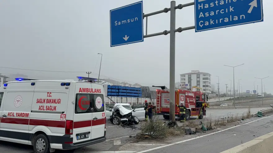 Samsun'da SUV tipi araç direğe çarptı. 1 ölü, 3 yaralı 2 Samsun'da SUV tipi araç direğe çarptı. 1 ölü, 3 yaralı 2