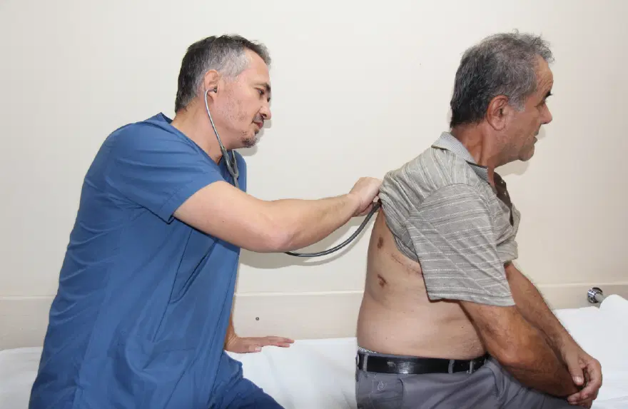 Nefes darlığı yaşıyordu. Kalbini iten 20 santimetrelik hava dolu kese ameliyatla çıkarıldı Nefes darlığı yaşıyordu. Kalbini iten 20 santimetrelik hava dolu kese ameliyatla çıkarıldı