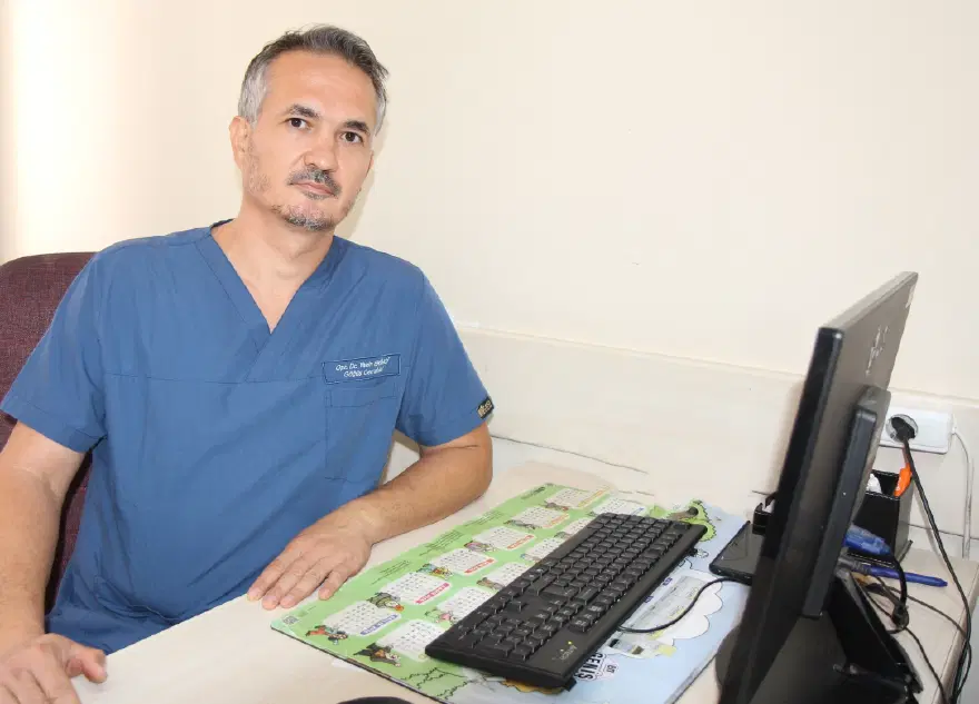 Nefes darlığı yaşıyordu. Kalbini iten 20 santimetrelik hava dolu kese ameliyatla çıkarıldı 1 Nefes darlığı yaşıyordu. Kalbini iten 20 santimetrelik hava dolu kese ameliyatla çıkarıldı 1