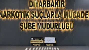 İranlı şüphelinin midesinden 60 kapsül uyuşturucu madde çıktı. 4 kişi tutuklandı
