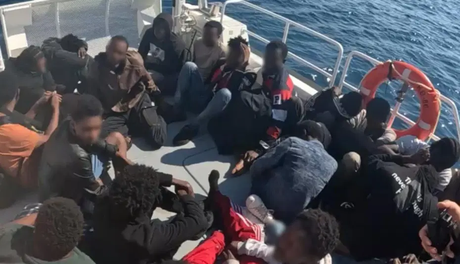Sahil Güvenlikten İzmir’de düzensiz göçmen operasyonu. 56 göçmen yakalandı