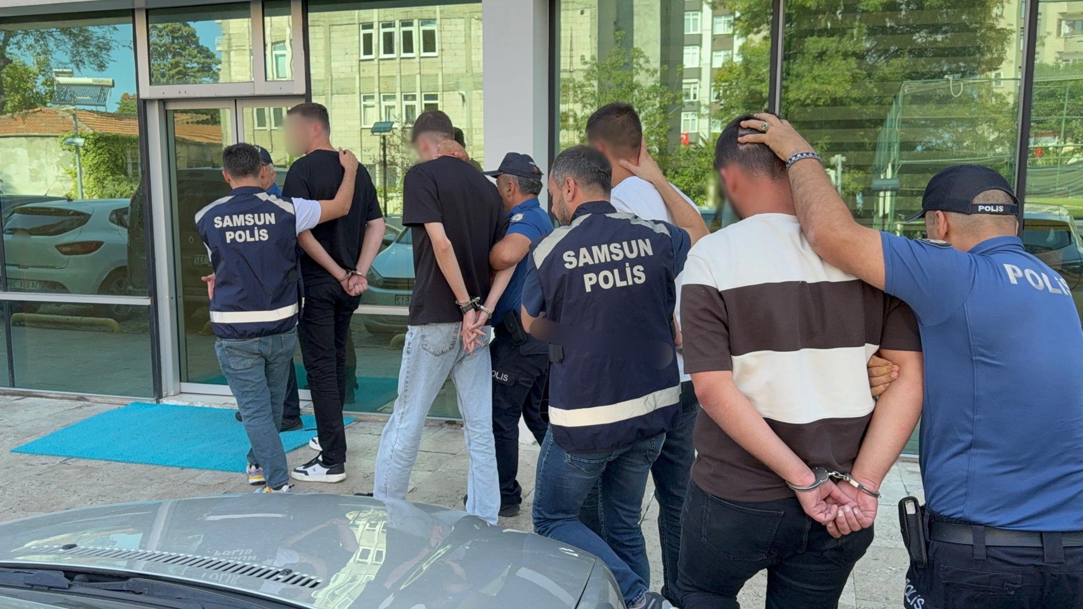 Taksideki yolcuyu darbeden 4 şüpheli gözaltına alındı