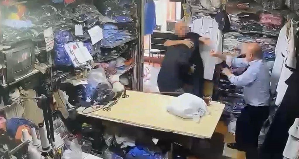 Esnaf birbirine girdi. "Dükkanıma çökmeye çalışıyorlar"