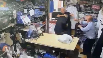 Esnaf birbirine girdi. "Dükkanıma çökmeye çalışıyorlar"