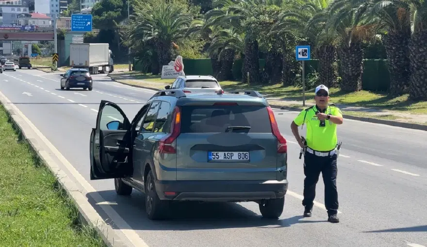 Samsun'da araçlar çarpıştı. 2'si çocuk 3 yaralı 1