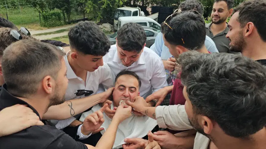 AĞZINA LOKUM DOLDURDULAR 3 AĞZINA LOKUM DOLDURDULAR 3