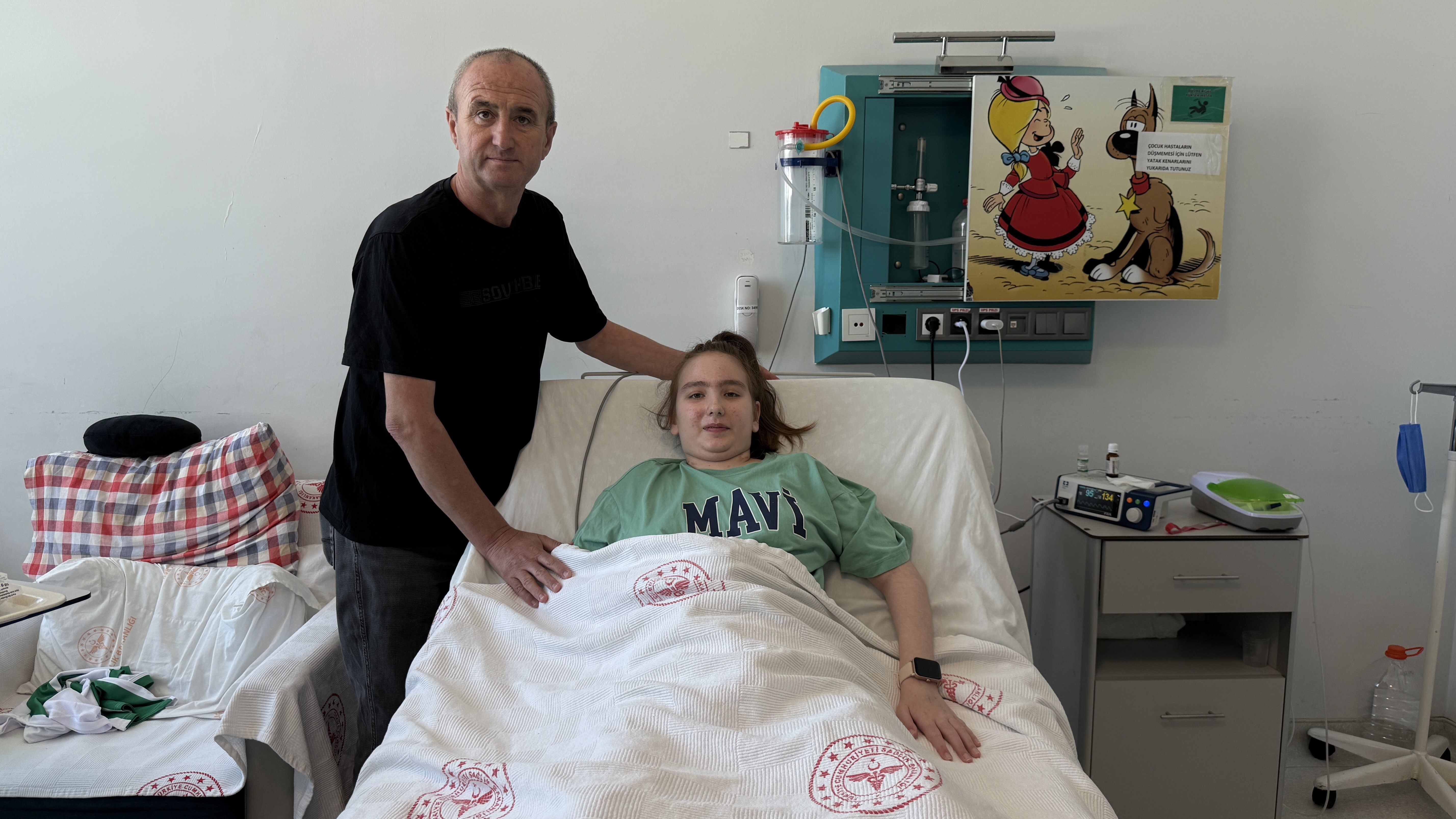 Beklenen mucize oldu. 15 yaşındaki Almina 88 gün sonra gözlerini açtı