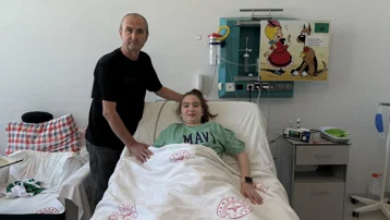 Beklenen mucize oldu. 15 yaşındaki Almina 88 gün sonra gözlerini açtı