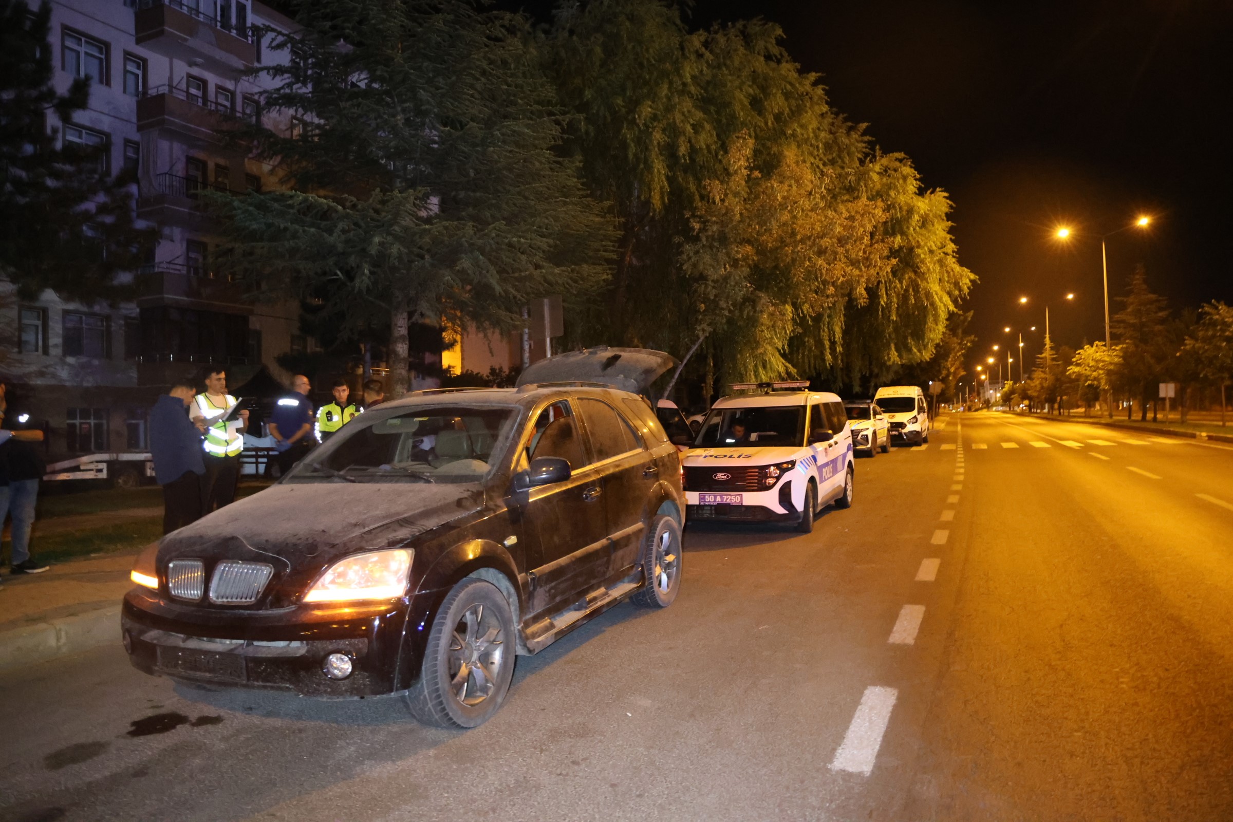 Polisin şüphe üzerine durduğu araçtan cinayet şüphelileri çıktı
