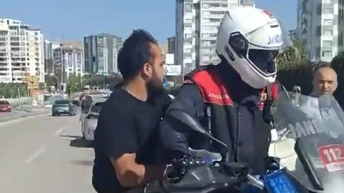 Ankara’da KPSS’ye geç kalan adayı, jandarma sınava yetiştirdi