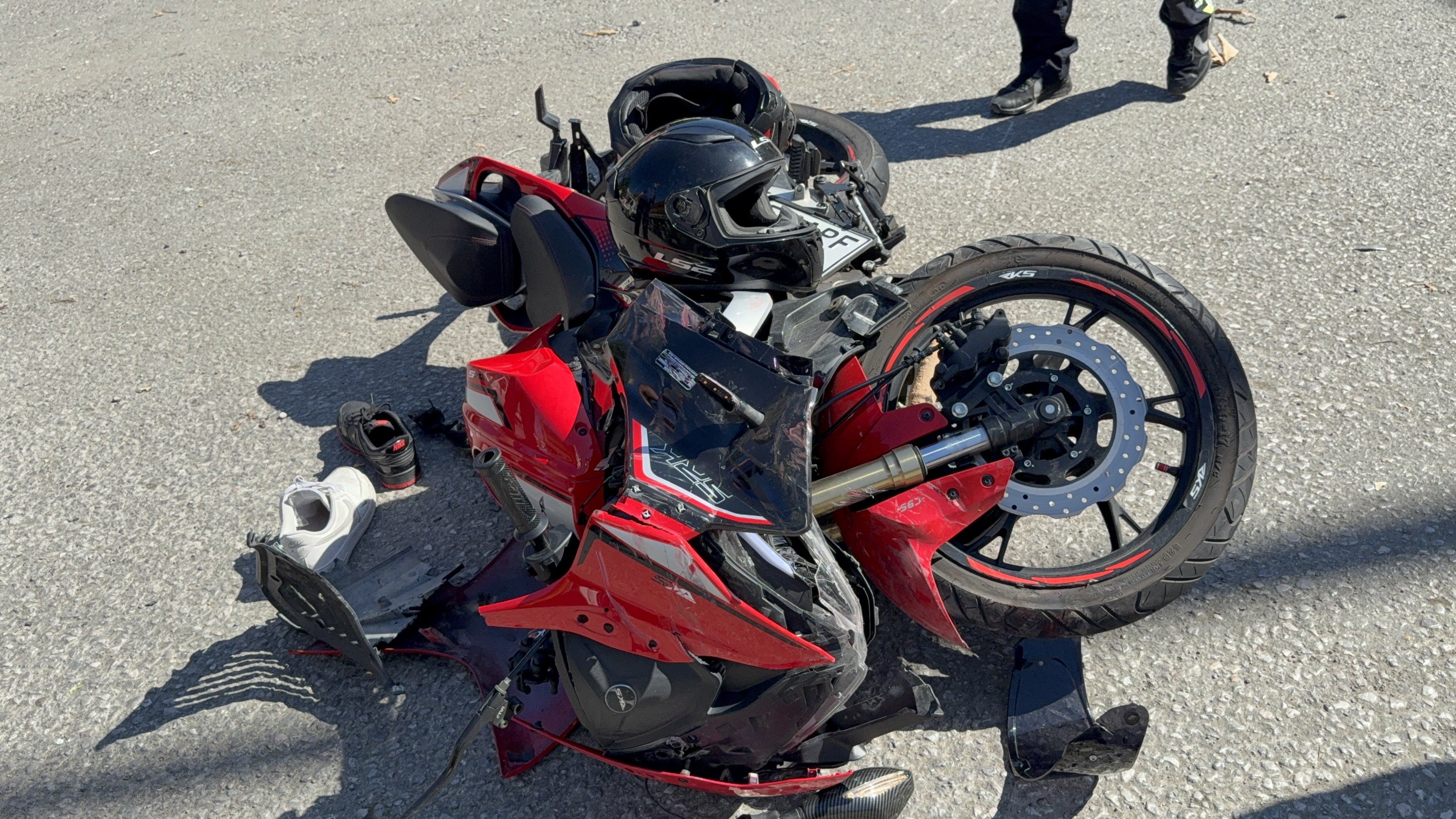 Samsun'da motosiklet ile otomobil çarpıştı. 1'i ağır 2 yaralı