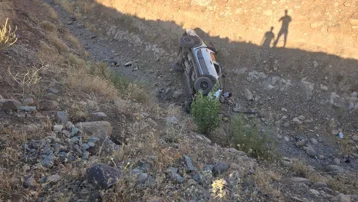 Bingöl'de kamyonet şarampole yuvarlandı. 3 kişi yaralandı