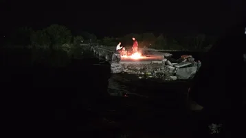 Karkamış'ta su seviyesi yükselince yıkık köprüde mahsur kalan 4 kişi kurtarıldı