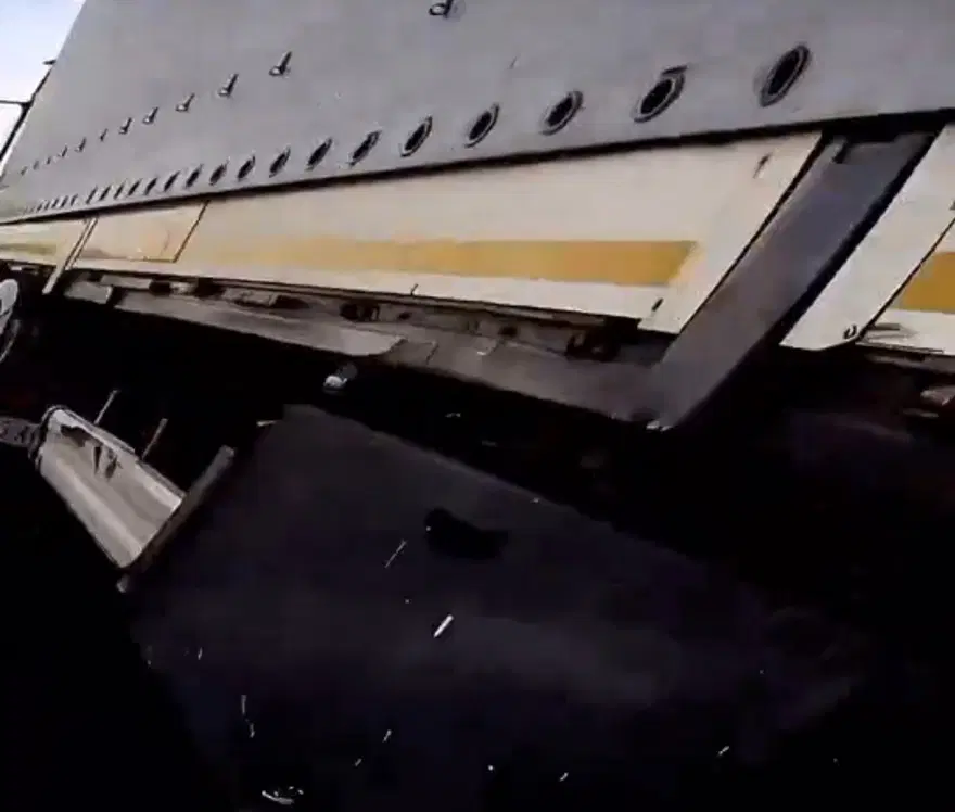 Cipe motosiklet çarptı. Motorcu tırın altında kalmaktan son anda kurtuldu 2 Cipe motosiklet çarptı. Motorcu tırın altında kalmaktan son anda kurtuldu 2