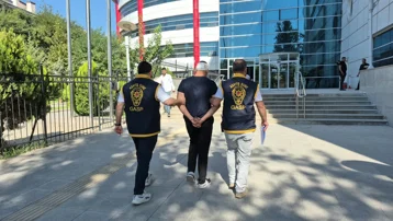 Sevgilisini dövdü, araya giren genci bıçakladı