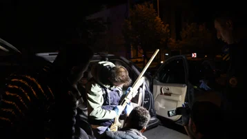 Ailesine ve kız kardeşine küfrettiği iddiasıyla ateş açtı. 5 kişi tutuklandı