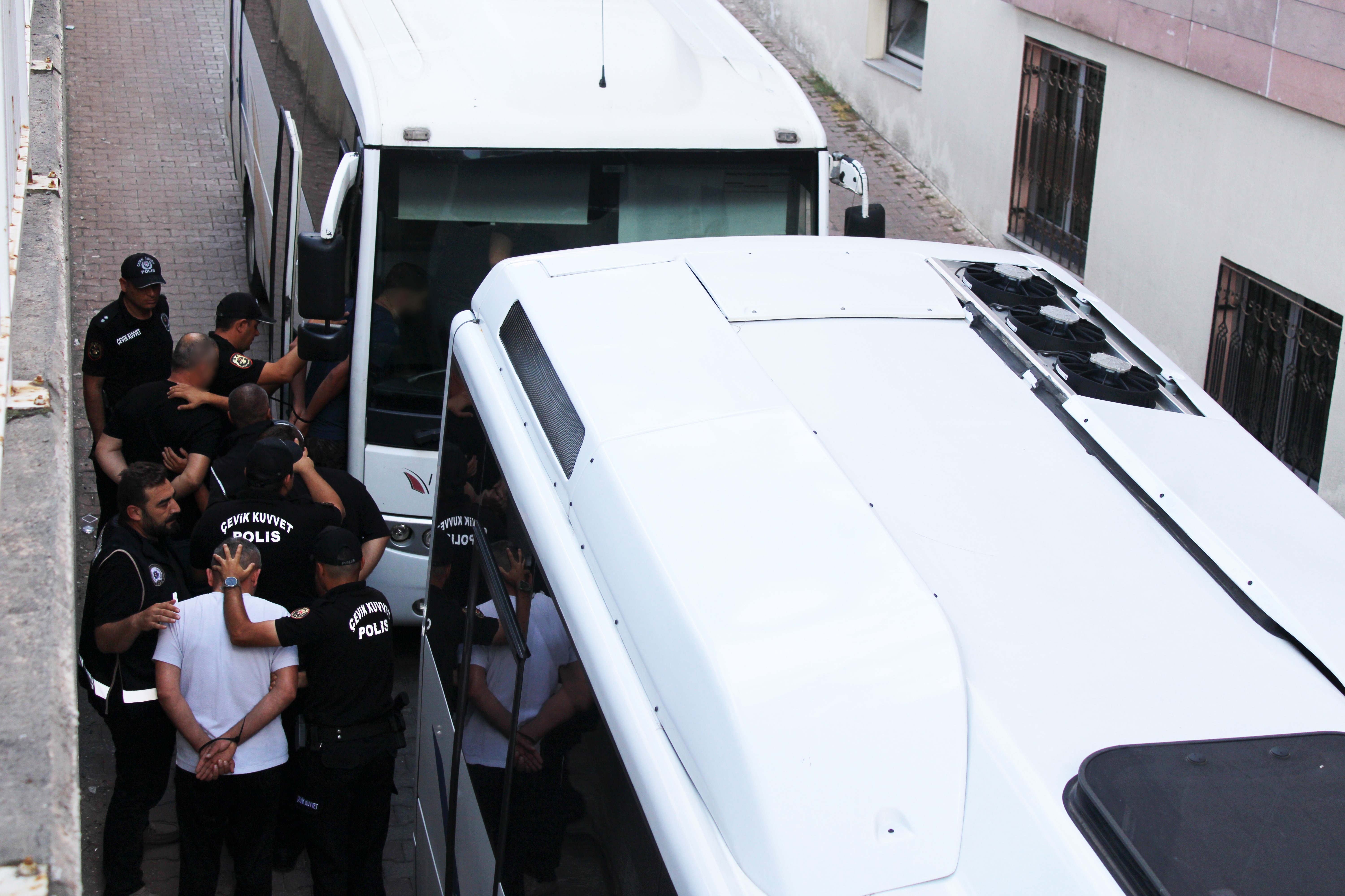 "Şirinler" suç örgütü operasyonunda 32 şüpheli adliyede